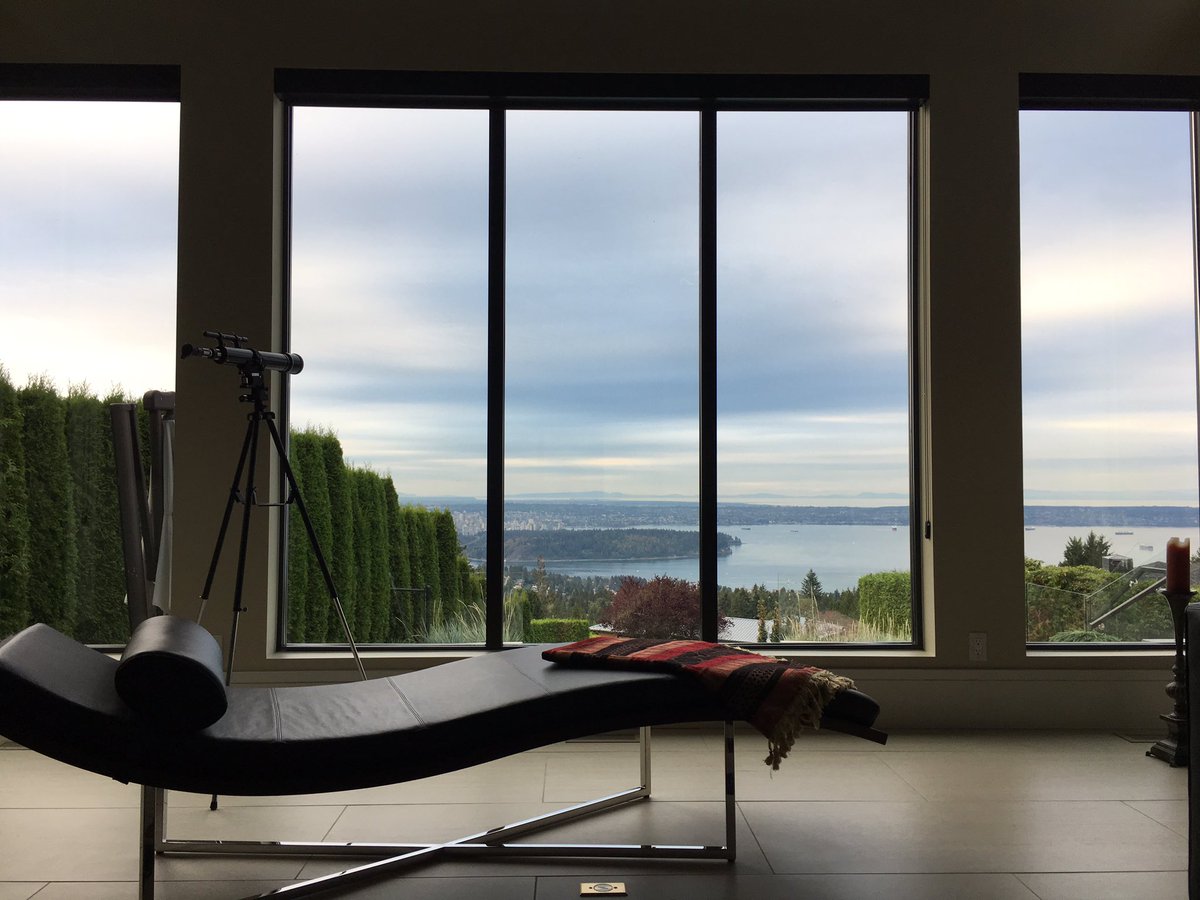 TristaCapitano's tweet photo. The view may not have been clear, but it was still beautifully #westvan #beautifulbc #bcviews #windows https://t.co/tqpeeXtxcI