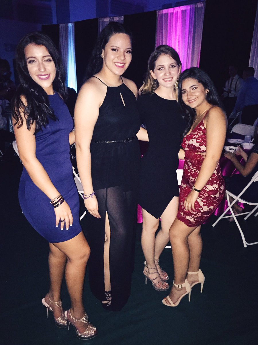 welcome_grace's tweet photo. Homecoming was electrifyingβ‘οΈπΆ #hoco2015 https://t.co/xxBbTohYrC