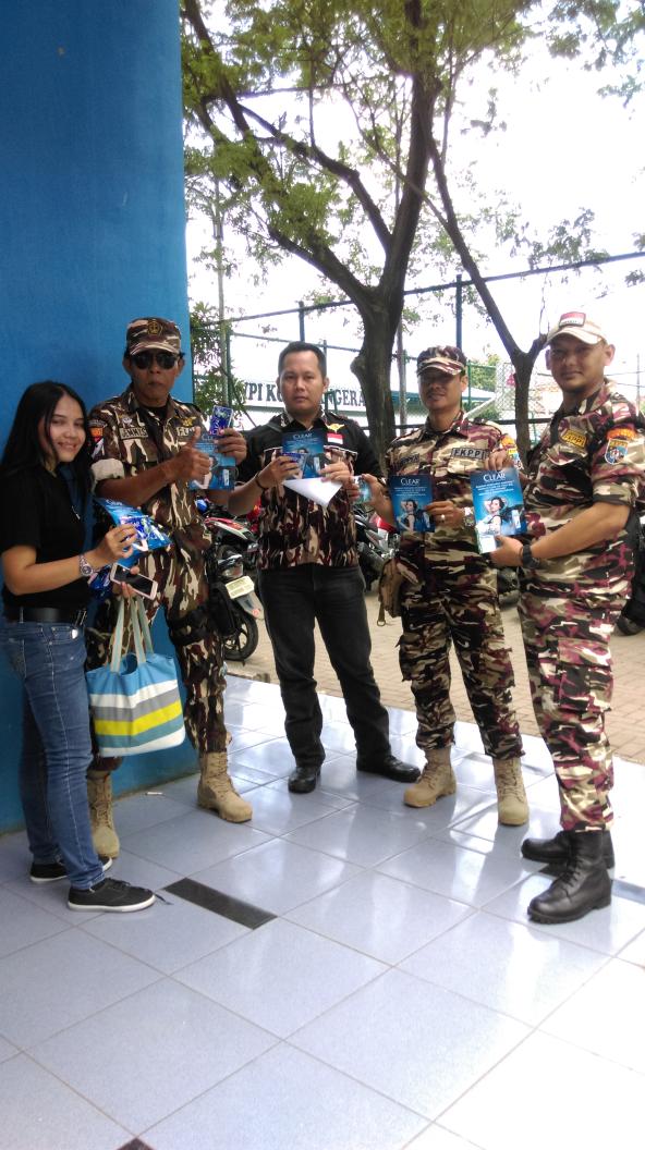 SonoraFM92's tweet photo. Bagi2 sampling shampoo @clearindonesia di gedung GOR Tangerang #BebasPutihPutih @MOTION975FM #IceCoolBus https://t.co/xgaL3ykr25