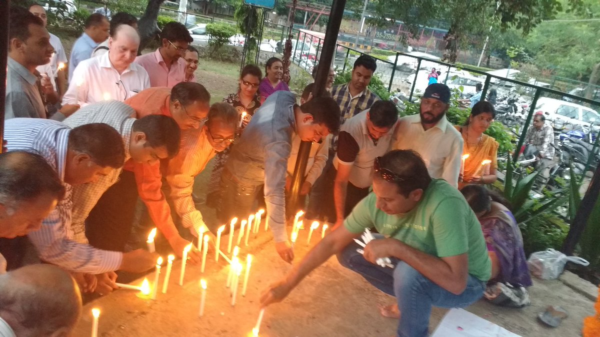 sapaksmedia's tweet photo. उरी में आतंकवादी हमले में शहीद हुए सैनिकों के प्रति श्रद्धांजलि सपाक्स भोपाल https://t.co/Ko1pg7DQBt