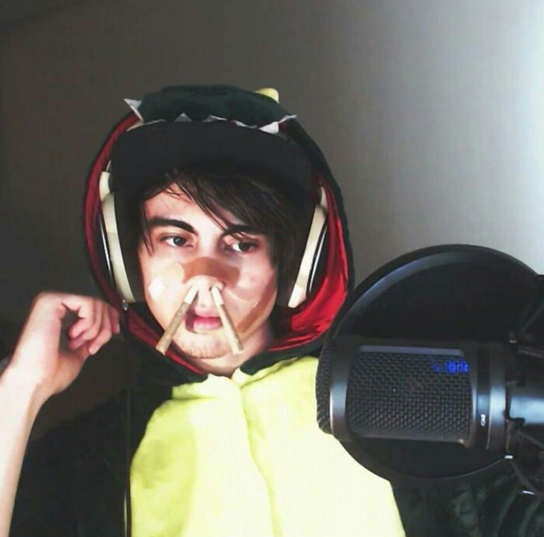 FasterThenJJ's tweet image. ~ New to Character
~ 2 Years of RP experience
~ Ships with chem/ Straight
~ Trigger warning

RT please? ❤