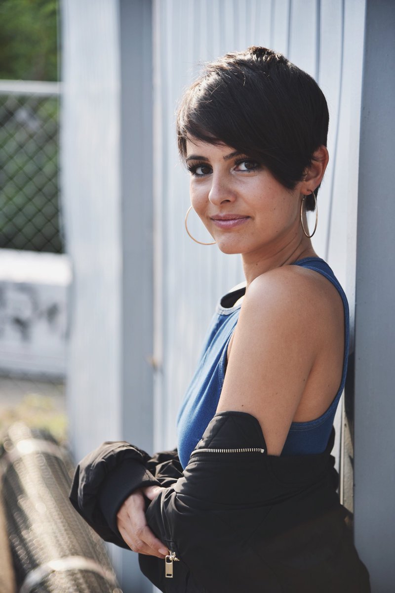 CimCroUpdates's tweet image. Sviđa li vam se Lisina nova frizura lol😏😍💕