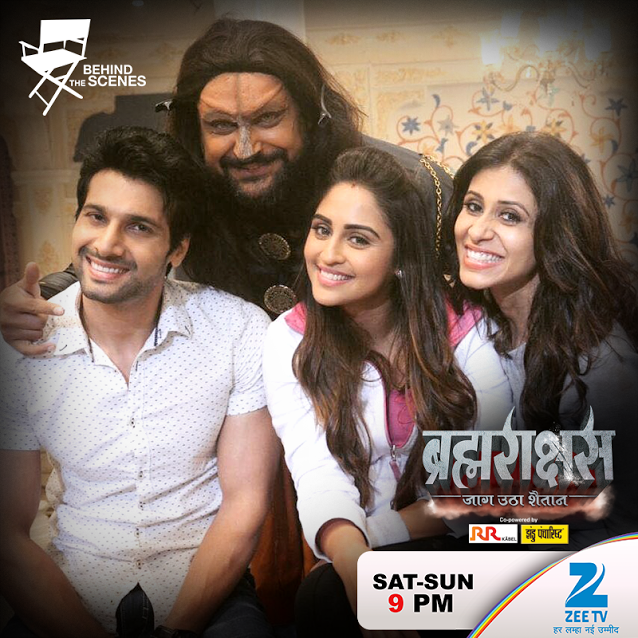 ZeeTV's tweet photo. Jisne screen pe daraya, usne hi #BehindTheScenes smile karaya @krystledsouza @1AhamSharma @imParagTyagi @KishwerM https://t.co/Q1f2Qqotc0