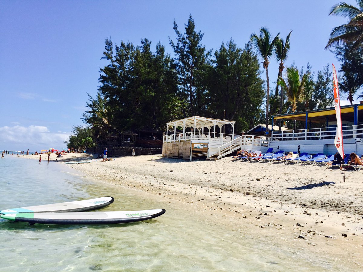 LagonReunion's tweet photo. Au programme ce Dimanche au @CocoBeach974 c'est Brunch, Stand Up Paddle, lagon et farniente ! #gotoreunion #weekend https://t.co/fcwSPFTUVa