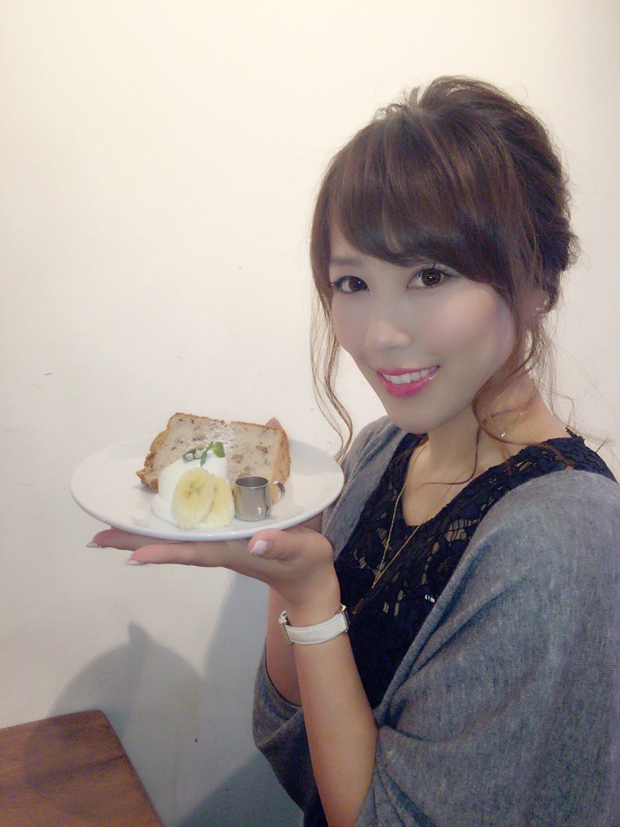 小林未来 レールクイーン お友達とケーキ食べにきたよ 大宮でいちばん好きなカフェ Quatre 大宮 カフェ バナナと胡桃のシフォンケーキ ベイクドチーズケーキ 小林未来 レールクイーン お友達とケーキ食べにきたよ 大宮でいちばん好きなカフェ Quatre 大宮 カフェ バナナと胡桃のシフォンケーキ ベイクドチーズケーキ