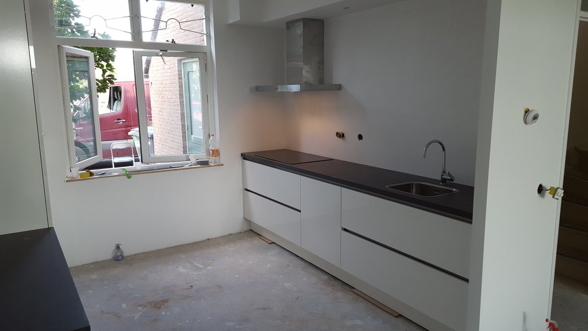 Wij wensen menrouw van beijeren veel plezier met de nieuwe keuken!