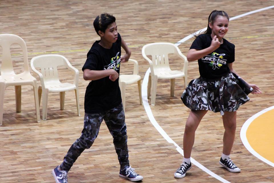 angelamariegils's tweet photo. Rockin' 🤘
#DanceCrew https://t.co/3goeQNYraN