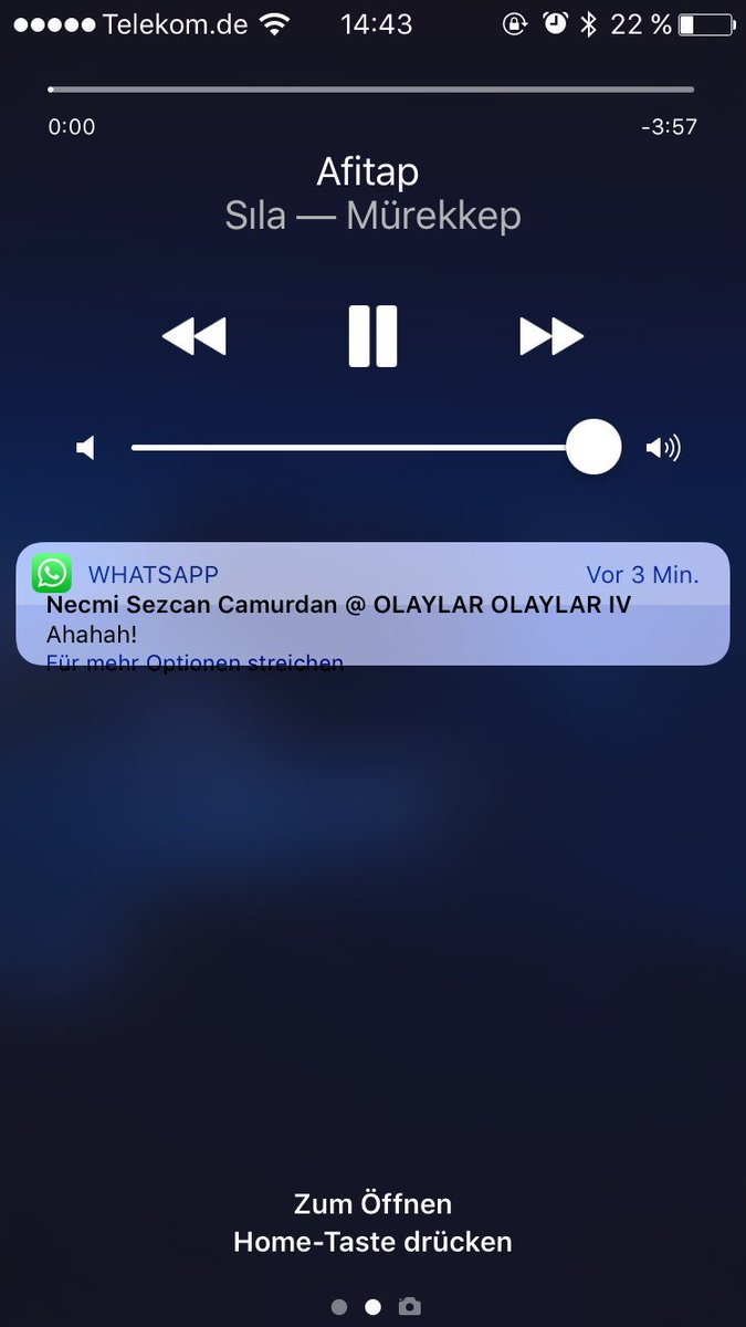 mehmetkasap's tweet image. Simdi de iOS10&apos;in lock screen&apos;indaki &quot;bosver napcaklar sarkinin saniyesini&quot; ve notification&apos;daki minimalist tasarima goz atiyoruz.#ios10bugs