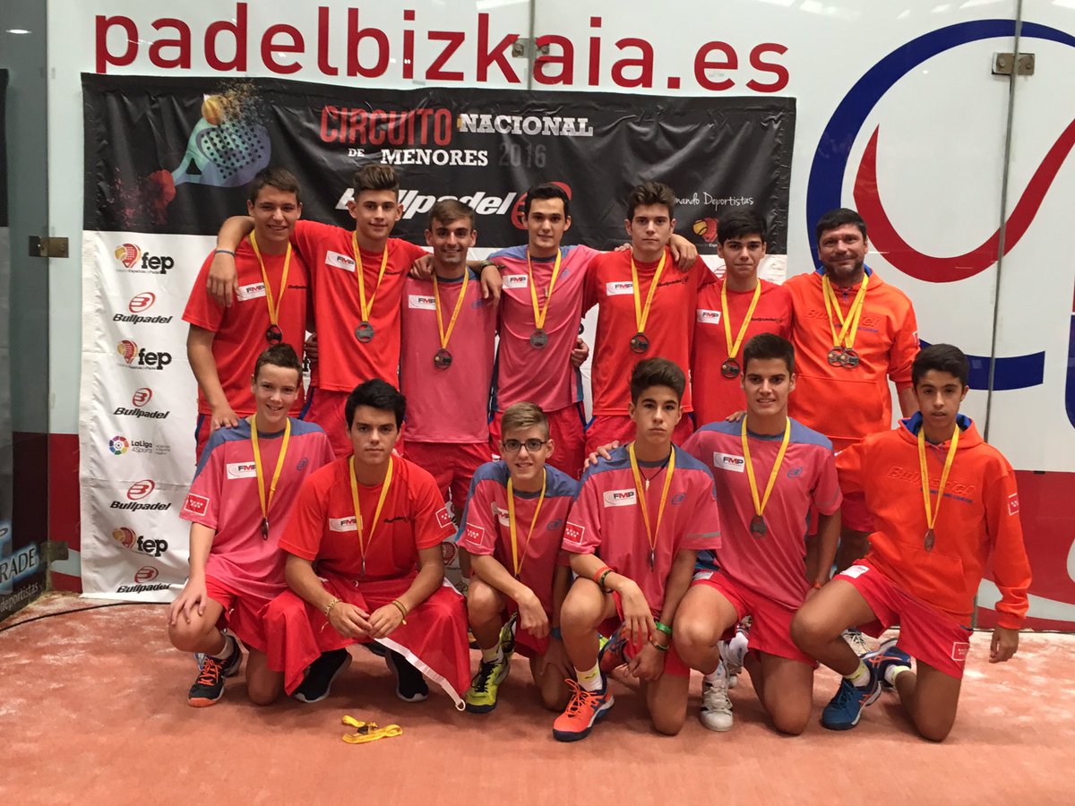 FMP_Padel's tweet photo. Medalla de bronce para la selección masculina #CtoEspSSAAMenores. Gran equipo 👏👏🔝🔝🎾🎾 https://t.co/IdtHMmhqFu