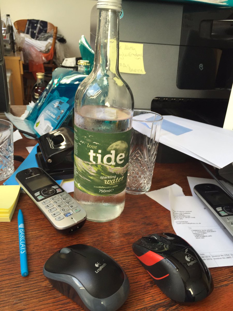 @LoveTideWater <a href="/Financetree/">Jonathan Gold</a> loving the new water samples.. Keeping me hydrated whiles I do the #payroll @duckhouse_cor