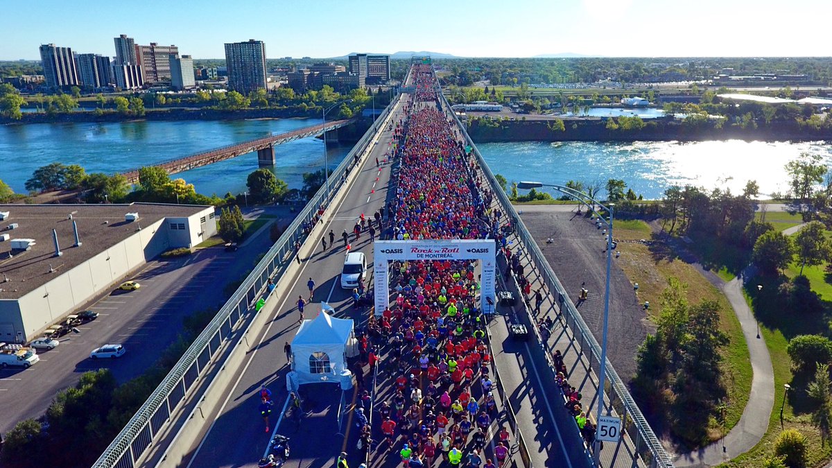 Beau soleil, beau monde sur le Pont Jacques-Cartier ce matin! <a href="/OasisCanadaFr/">Oasis Canada Fr</a> #RnRMTL