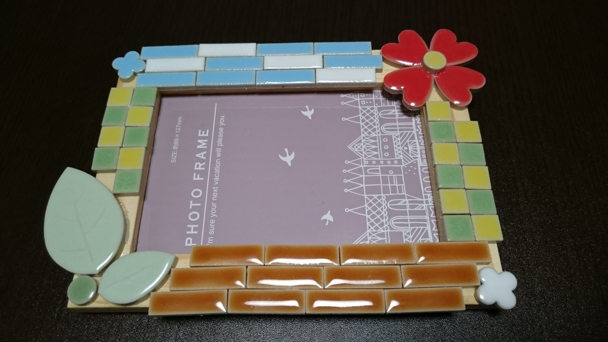 Rumi 今日はモザイクタイルミュージアムに行ってきました いろんなタイルやタイルアートがあって面白かった O 体験工房があったのでフォトフレームを作ってみました W モザイクタイルミュージアム