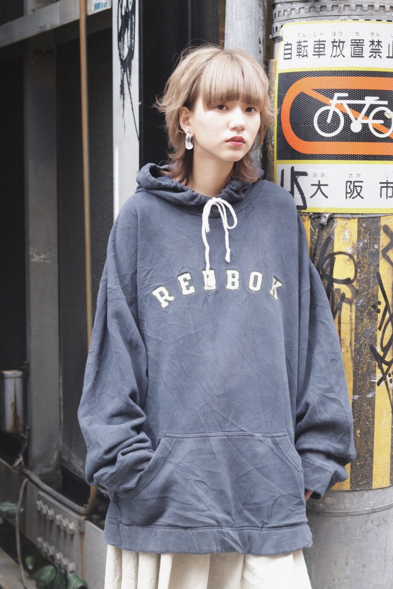 サントニブンノイチ 大阪店 Twitter Da 明日追加 Reebok Bigパーカー フードの紐をくしゅくしゅっと リボン結びが可愛いです T Co Qch2f5qraz Twitter