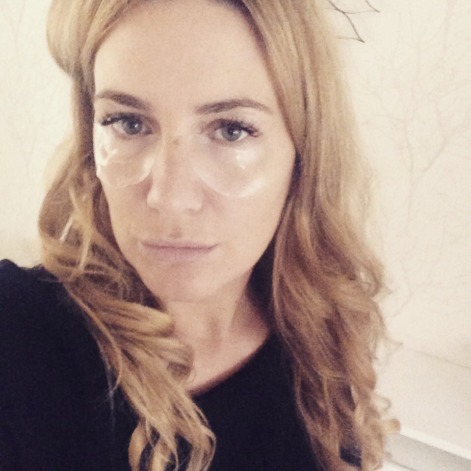 ByEnviron's tweet photo. @Elemis I am loving my New Pro-Coll Hydra-Gel Eye Masks. Dark circles reduced 😁 https://t.co/C5xExZjIHq