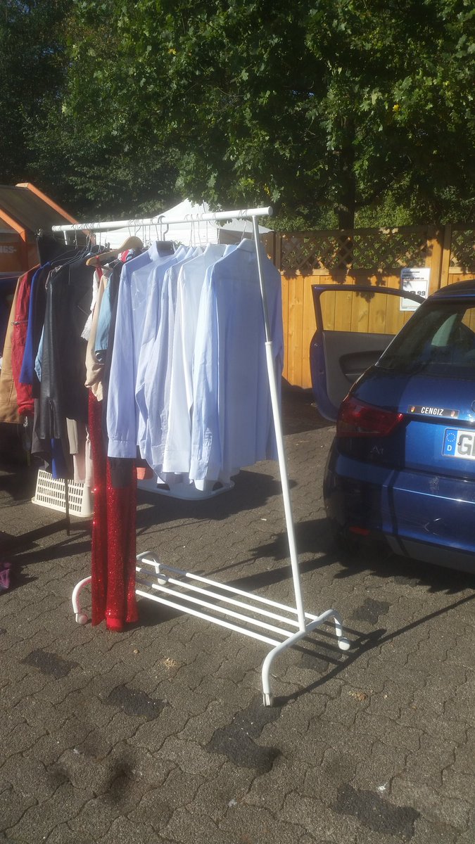 BFranziii's tweet photo. Werbung für @CengizMusik aufm Flohmarkt ✌🙆 https://t.co/tgwqkCZfMZ