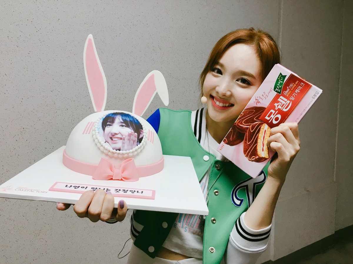 [트와이스] 나연이를 닮은 토끼 케이크 | 인스티즈