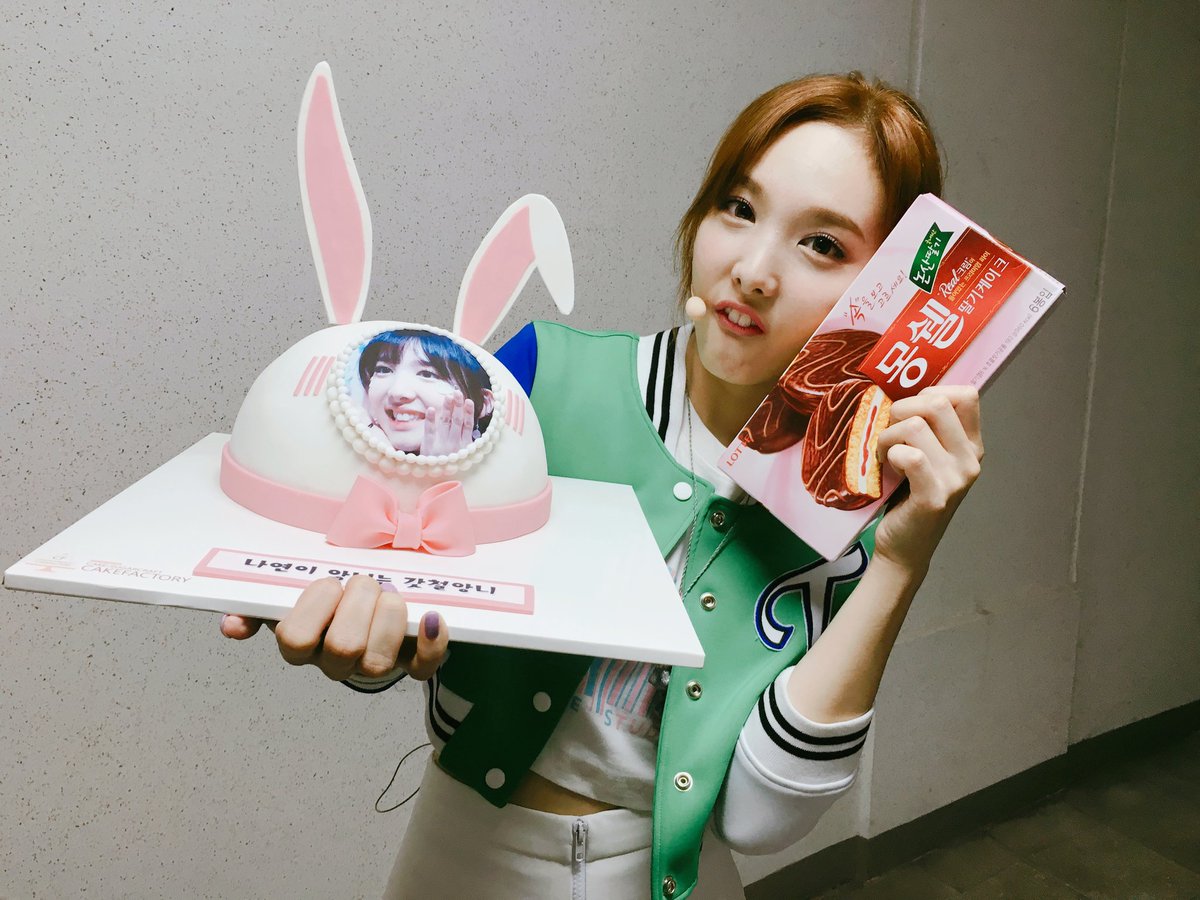 [트와이스] 나연이를 닮은 토끼 케이크 | 인스티즈