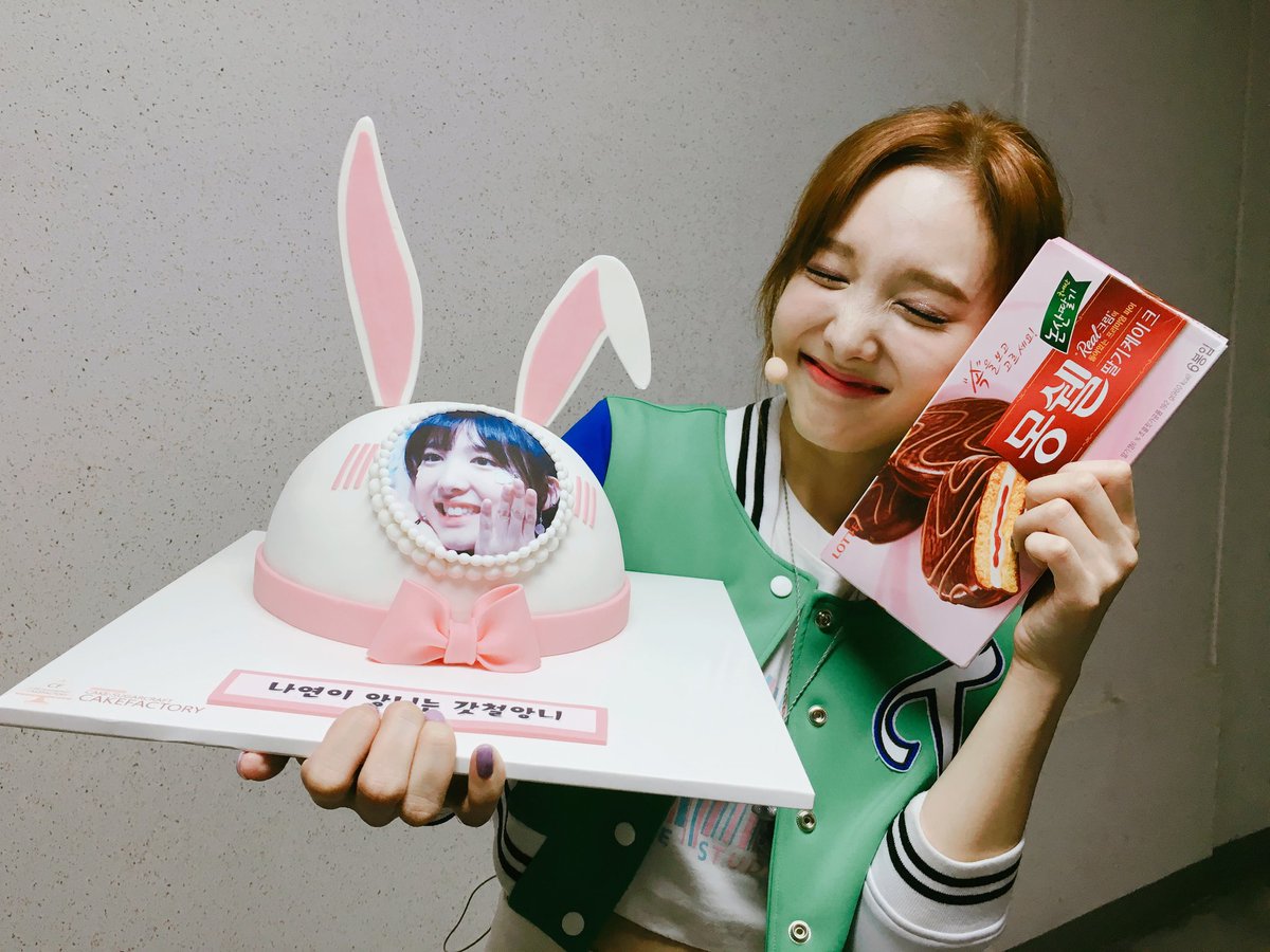 [트와이스] 나연이를 닮은 토끼 케이크 | 인스티즈