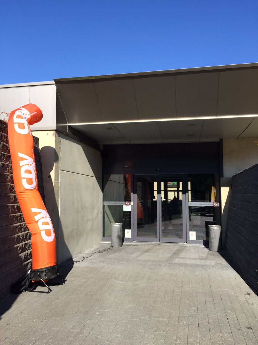 Klaar voor de bbq van <a href="/wbeke/">Wouter Beke</a> &amp; @JoVandeurzen in Hangar 58!