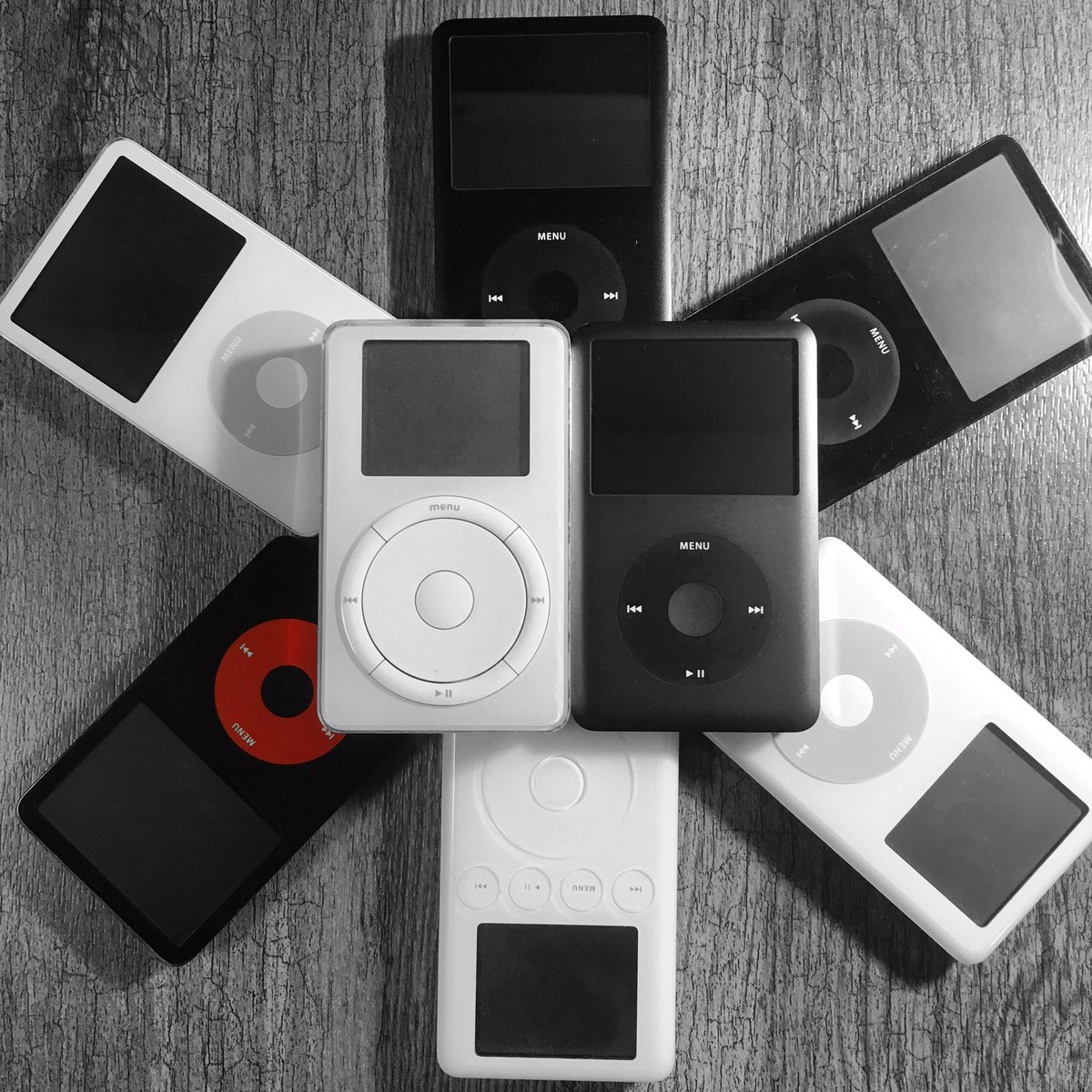 iCochiseTaylor's tweet photo. iMiss the Classic ๏ฃฟiPod ! ๐๐๐ญ๐ญ๐ #ipodclassic #classicipod @tim_cook @cue @pschiller @AngelaAhrendts https://t.co/aw1IadWTbB