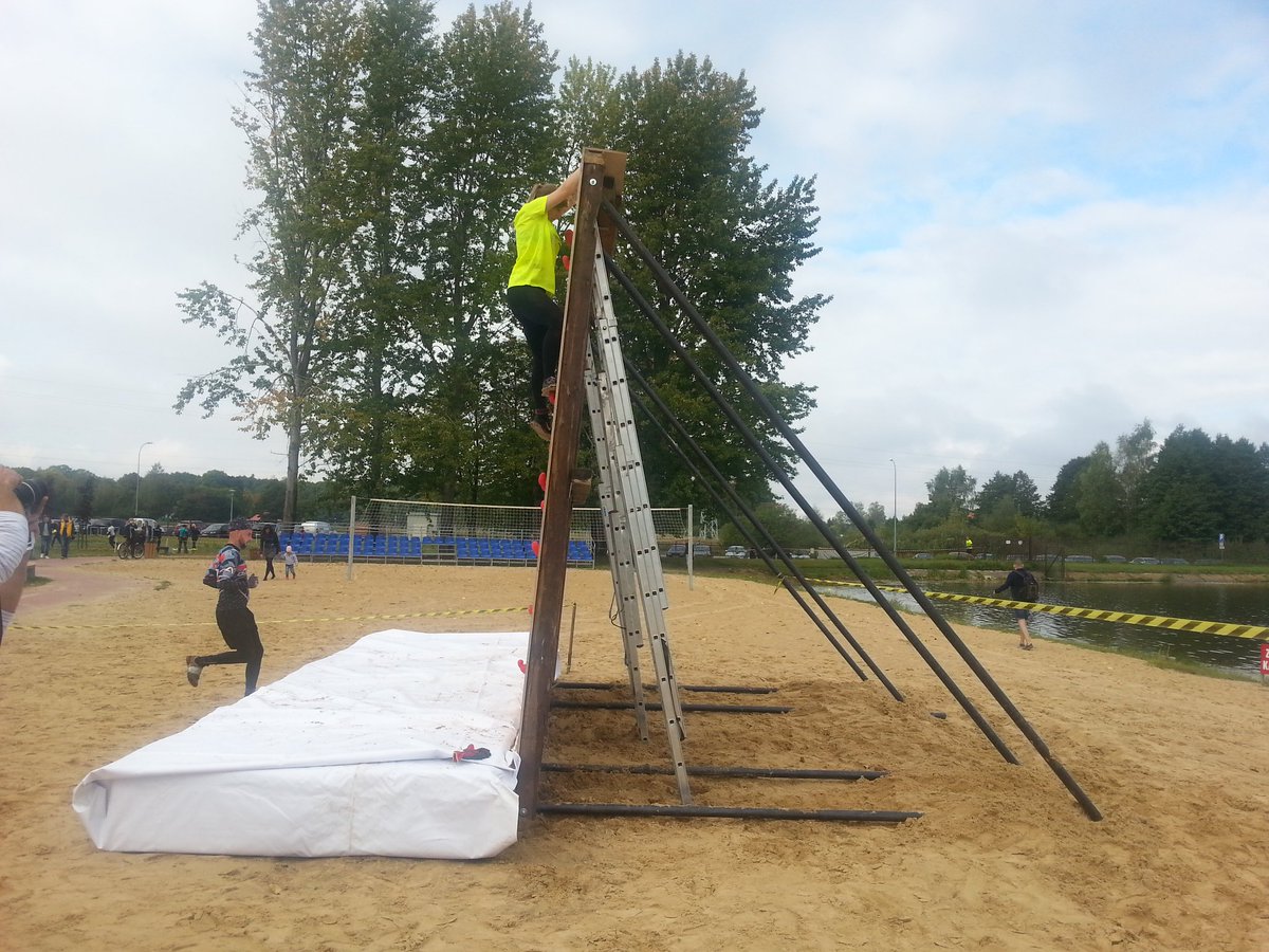 radiobialystok's tweet photo. Ekstremalny bieg z przeszkodami #BisonRun w #Białystok https://t.co/hShAM35PEI