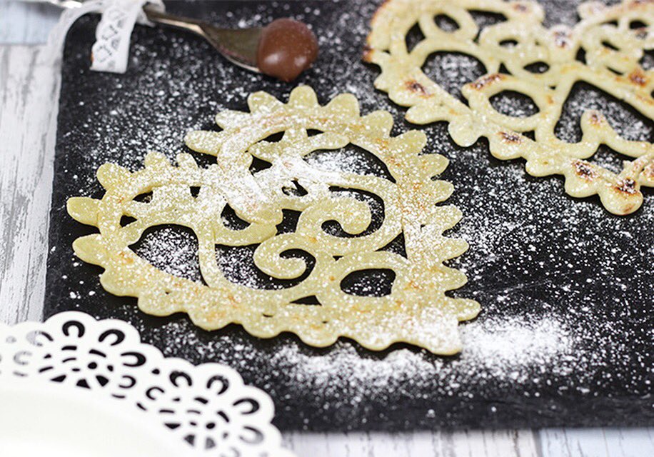 ThirzahSlater's tweet photo. @BakeBehaviour Then continuing on with my #GBBOTwitterBakeAlong I made these lace heart pancakes for #batterweek #GoldenMixerBadge https://t.co/8MUq5YWxxM