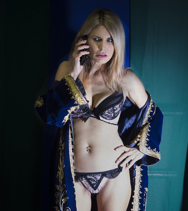 DougAoxomedia's tweet image. The Butterfly Beat FAQ #70 What is it with Cindy Kiss and scent?
Now, where's bloody Tariq?
thebutterflybeat.co.uk