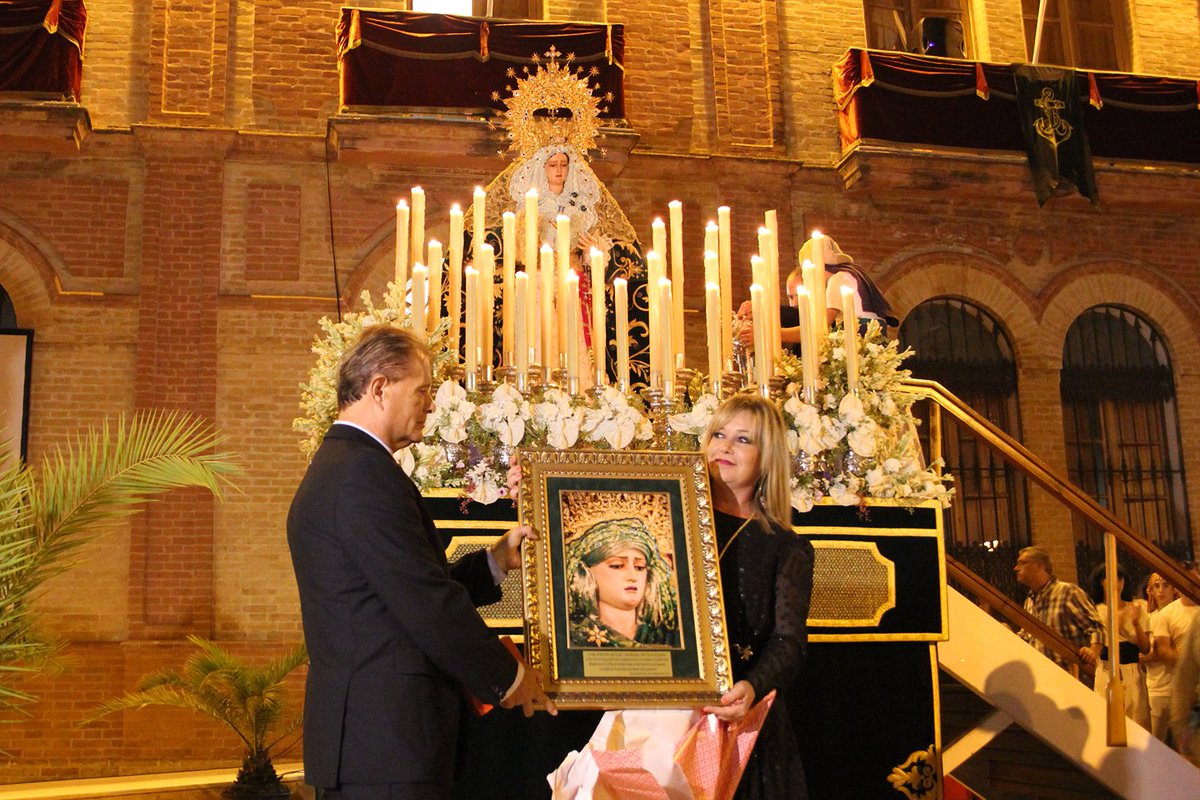 AytoSanJuan's tweet photo. #SanJuandelPuerto conmemoró anoche el #50aniversario de la primera salida procesional de la Virgen de la Esperanza. https://t.co/z7pjypi1iL https://t.co/S9u7MDGwqS