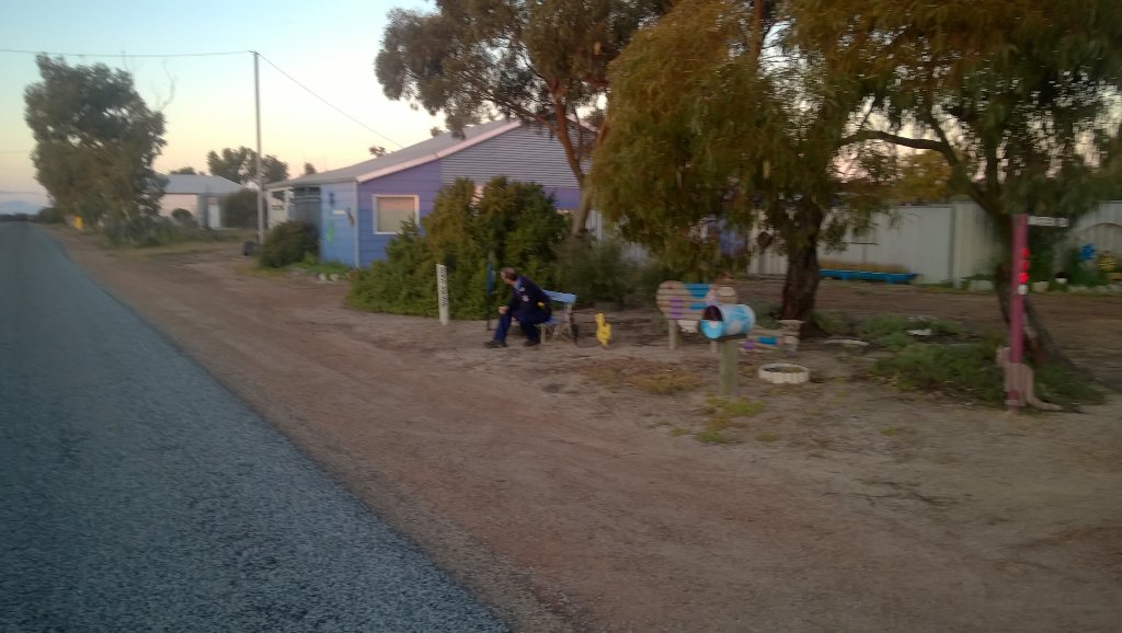 WonganPol's tweet photo. Wongan police in #Burakin. Anytime. Anywhere. At the bus stop, still waiting. #fb https://t.co/XqhrPUDWVs