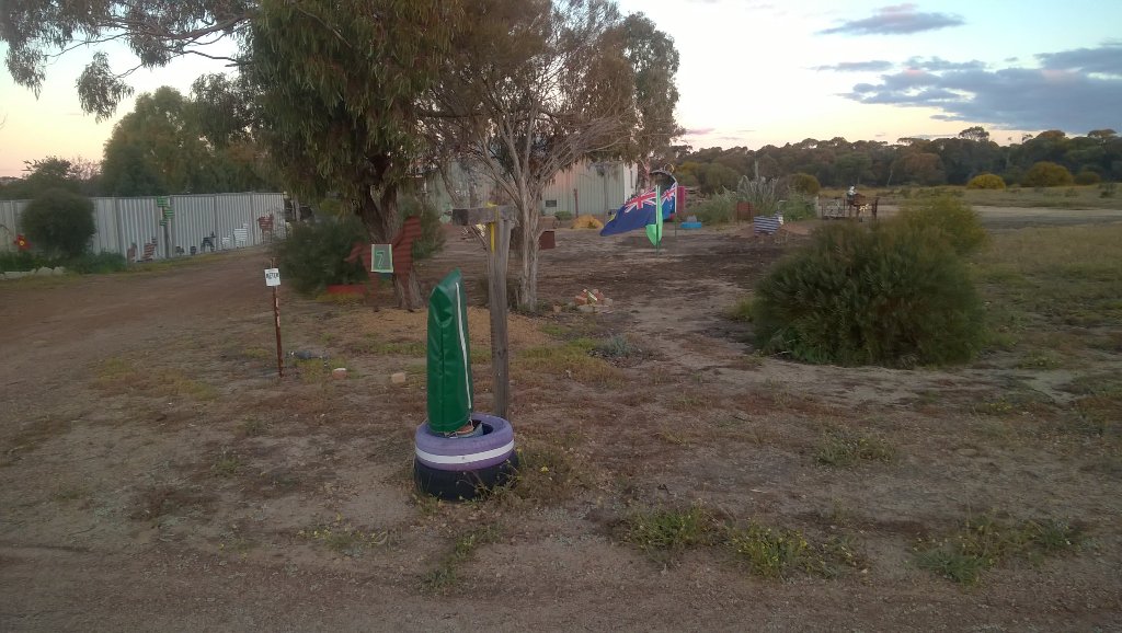 WonganPol's tweet photo. Wongan police in #Burakin. Anytime. Anywhere. At the bus stop, still waiting. #fb https://t.co/XqhrPUDWVs
