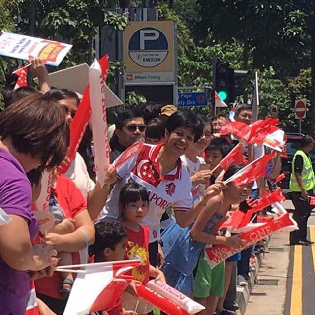 Joined my residents to cheer on our Paralympians at the celebratory parade at Duxton yest - well done #TeamSingapore! #rio2016