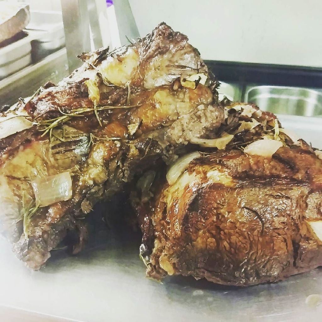 fitzroysbistro's tweet photo. Today's special is roast beef dinner with all the trimmings #food #sundayroast #fitzroys https://t.co/W3wM70W5DV