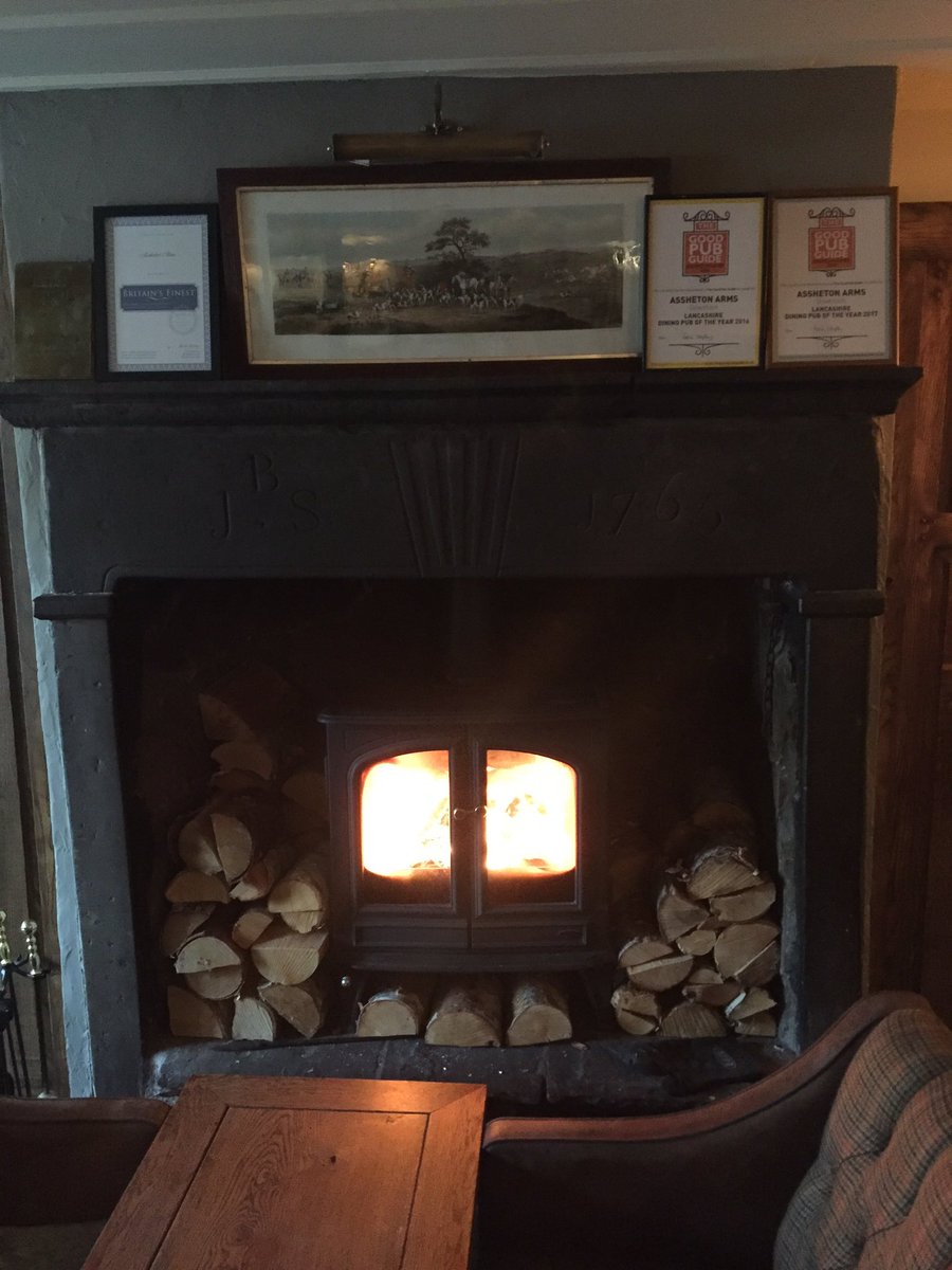 AsshetonArms's tweet photo. Ready for action! #Sensational #seafood #sunday #roast #logfire @lancashirelife @sugarvine https://t.co/QKFDtdMeoe