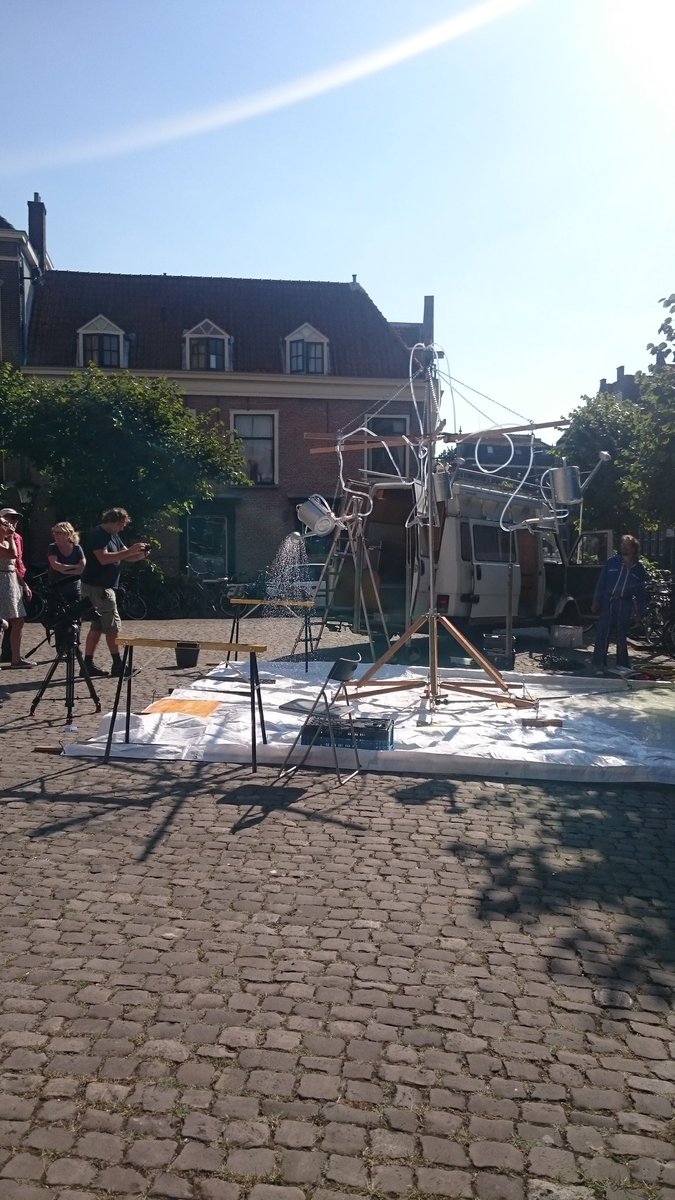 KRLeiden's tweet photo. Leiden is Open!  Openluchtateliers op Hooglandse Kerkgracht met waterwerk van Lamp Wouda https://t.co/nxDecb5aol