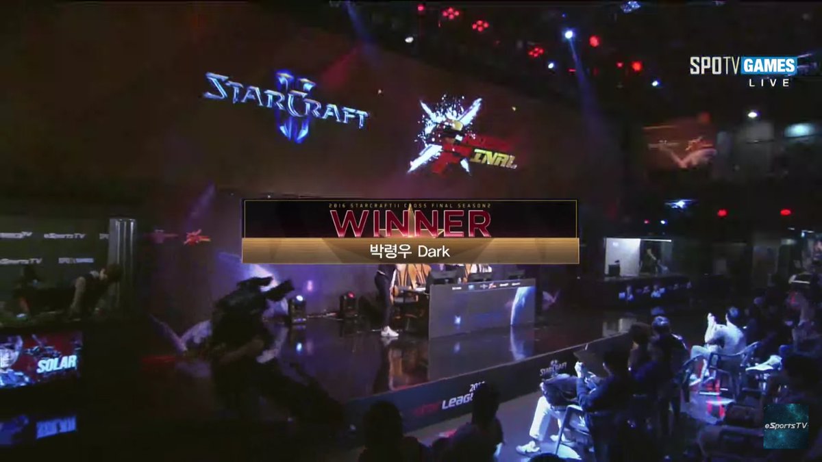 T1LoL's tweet photo. #박령우 선수가 #Crossfinal 에서 3대2 역전 우승했습니다. 축하합니다!
@SKT1_Dark won as 3:2 against Solar and lift up the trophy! Congrats.
Thanks fans for today. https://t.co/GHet1OAxbm