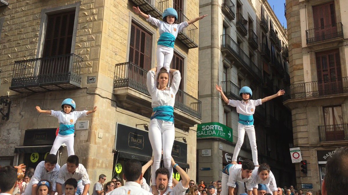 Entrada a plaça amb unes Quàdrigues i pilar de 3 caminat! #mercè16