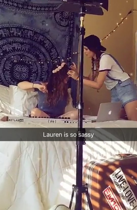 CimCroUpdates's tweet image. Cure su u petak snimile video za 'Cold Water' (@LaurenCimorelli je režirala) 😎😎