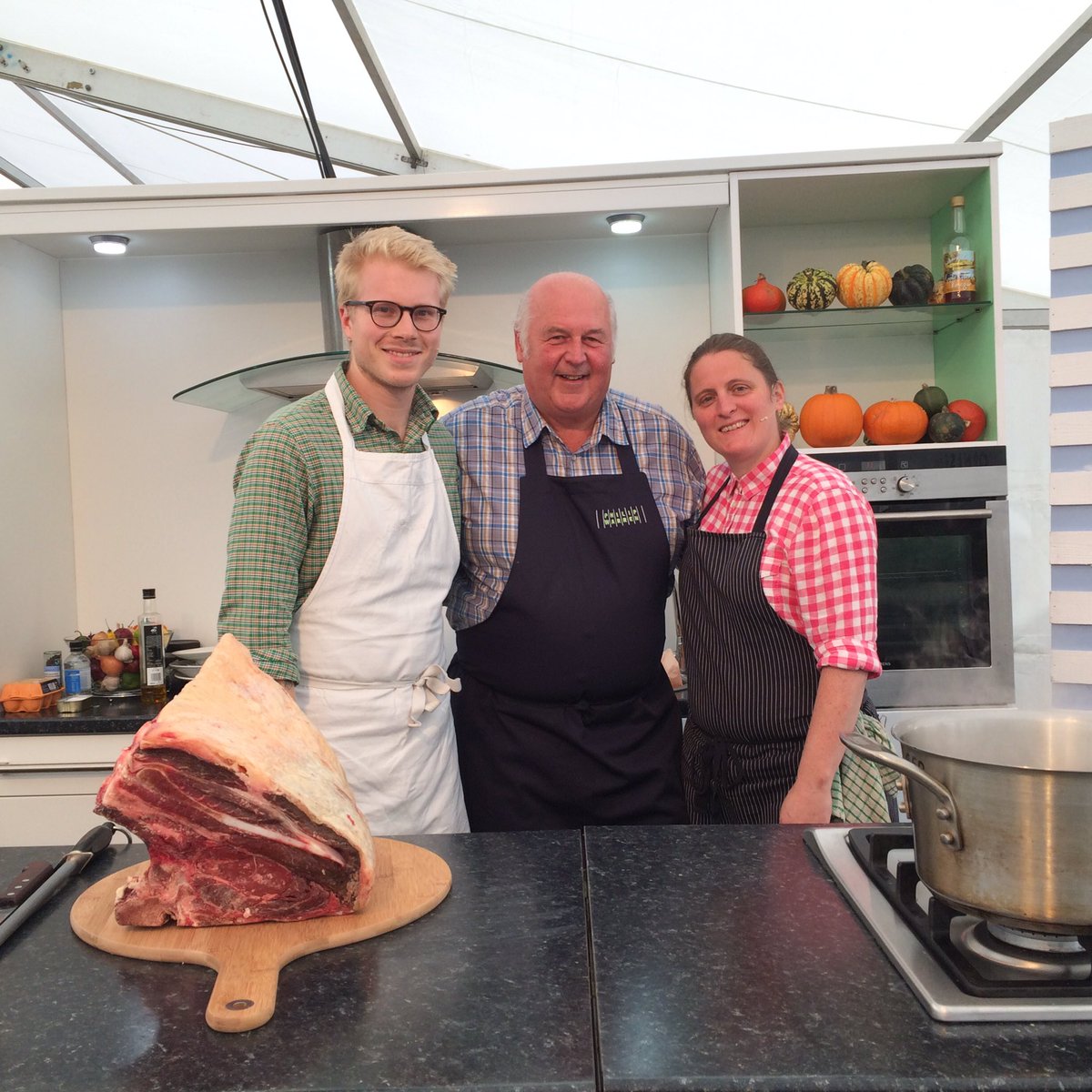LoveCornishFood's tweet image. And it's time for @PittCueCo @AprilBloomfield &amp;amp; @WarrensButchers to take the Theatre stage #GCFF2016 just look at that rib!!!