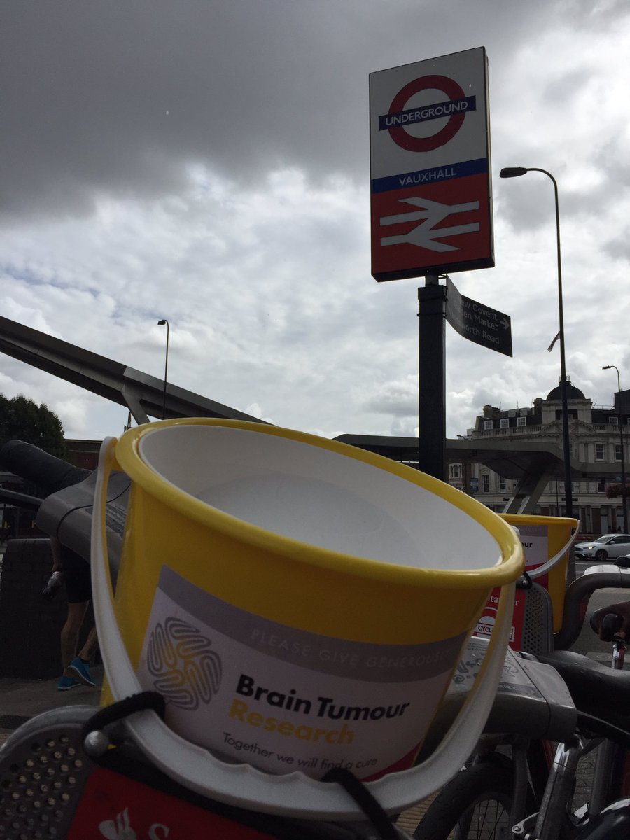 Vic1lc16's tweet photo. #1LC16 #SantanderCycles #Vauxhall #laststop #rain #typical https://t.co/vJ3Dix2Tt5