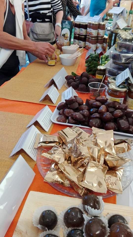 CCIAARIVLIG's tweet photo. #salonedelgusto Torino successo imprese qui Augusto Vincenzo #Besio #Savona #Liguria #chinotto #dolci https://t.co/CpDDECBEvn
