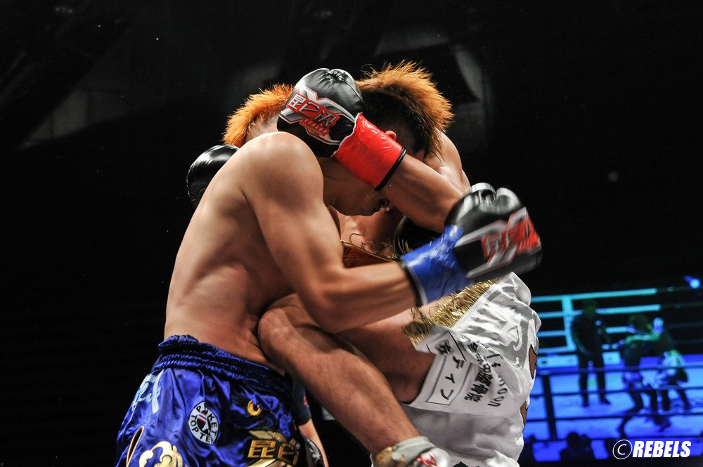 RebelsMuayThai's tweet photo. 相手をマットに沈める膝
#那須川天心 #LinBin #REBELS45 #KunlunFight49 #kickboxing #REBELS https://t.co/gcj2Lp5odA https://t.co/N1jfOkXfc5