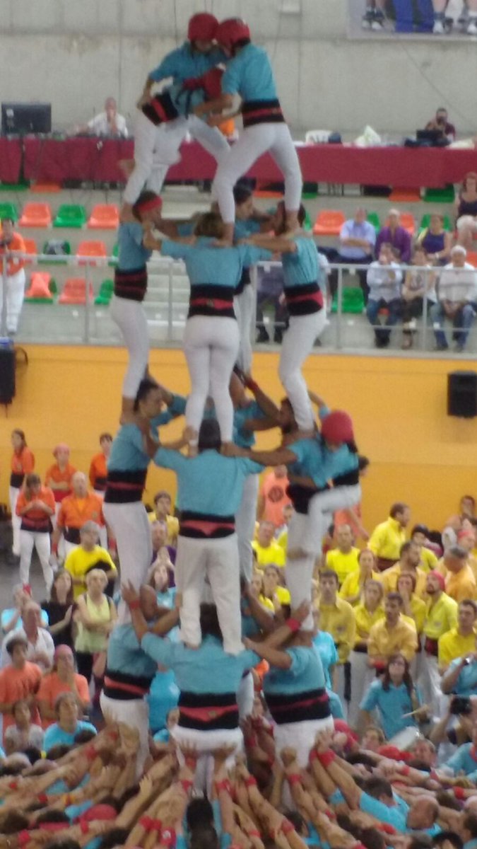 Guifre1072's tweet photo. Avui @xiquets_VS hem trencat el nostre sostre situant-lo una mica més aprop del cel #Concurs7 #4d7p #Torredembarra https://t.co/foCOcwToRT