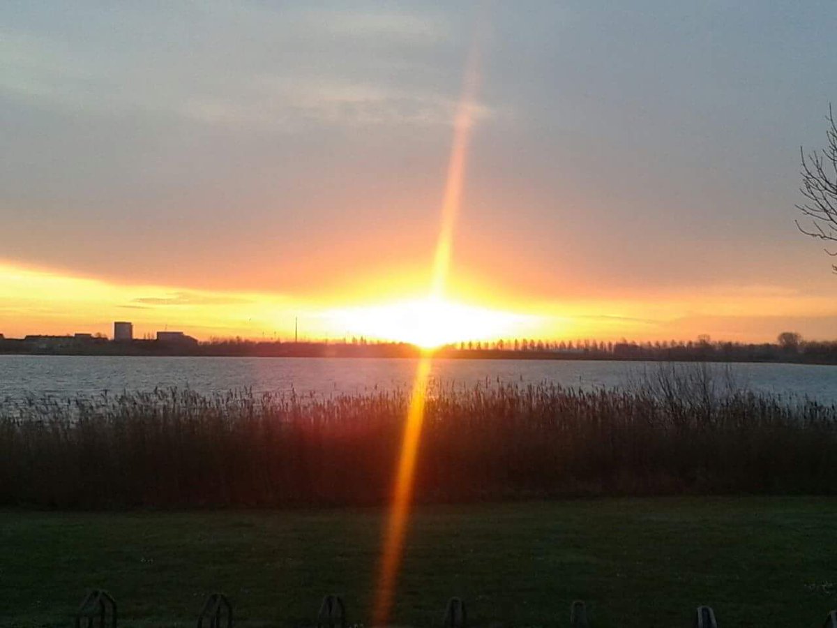 mstrebus's tweet photo. #lekkerrondje Toolenburger plas Hoofddorp. https://t.co/4iNdbsoOTc