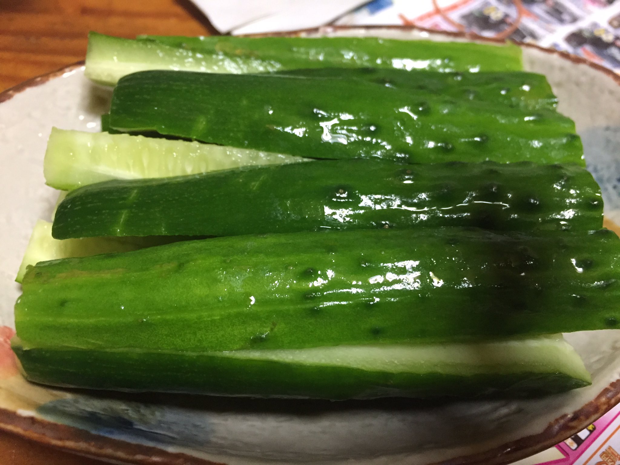 Doragon3 昨日から今日にかけて肉類の食べ過ぎ って事で今夜の晩酌のつまみは モロキューとトウモロコシ トウモロコシ 北海道産 蒸した T Co Qgasslxvhg Twitter