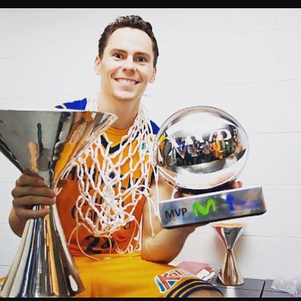 dcagnardi's tweet photo. #kylekuric #respect #determination #dream #basketball https://t.co/eNRNiaw4si