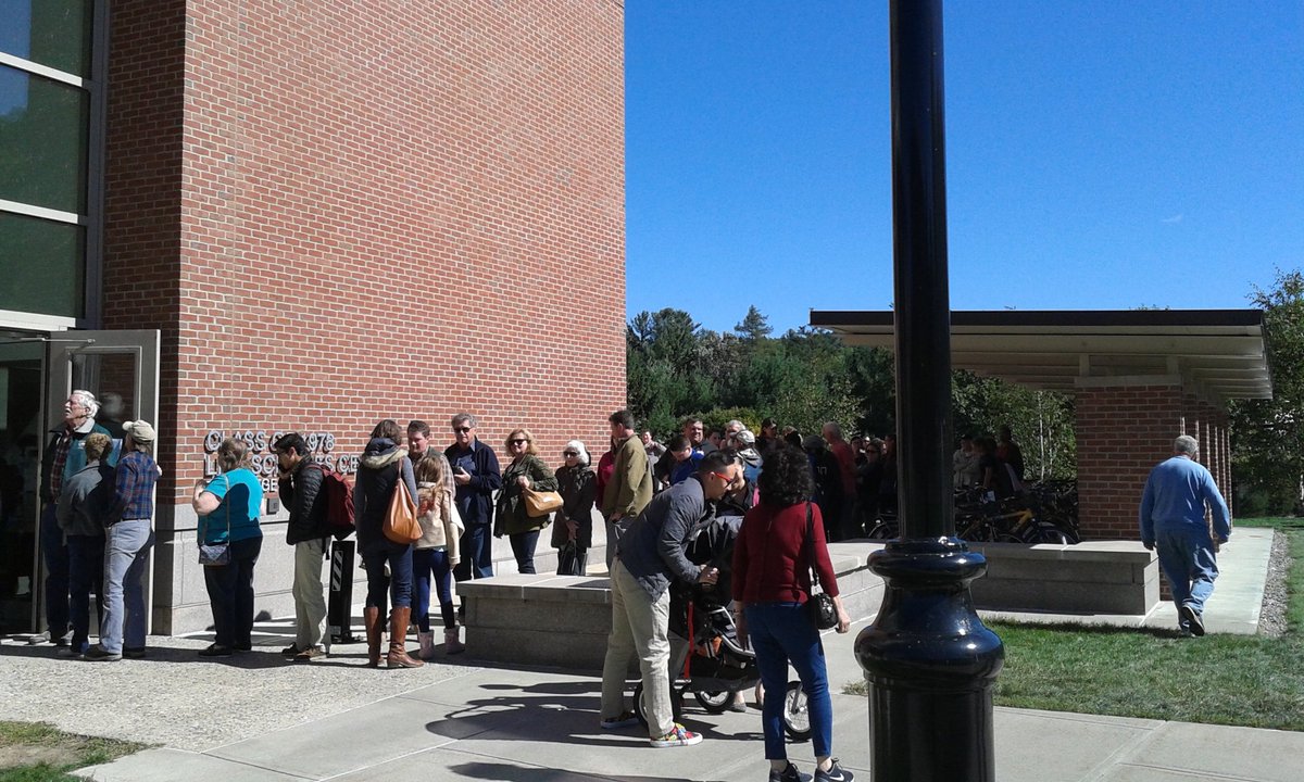 KathyCottingham's tweet photo. Oh my. The line to see #teammorphy @dartmouth goes around the building! https://t.co/MxaMtbPRM2