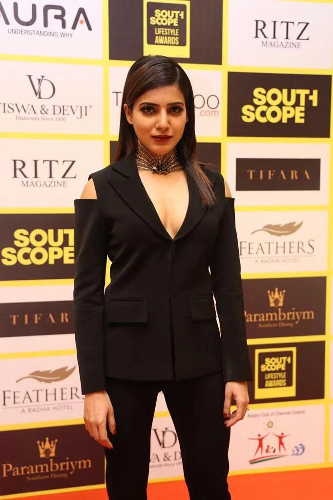 TeamSamanthaFC's tweet photo. Our Edgy Rocking Looks Of @Samanthaprabhu2 At #SouthscopeLifeStyleAwards 👌👌👌 https://t.co/tnHTqBman7