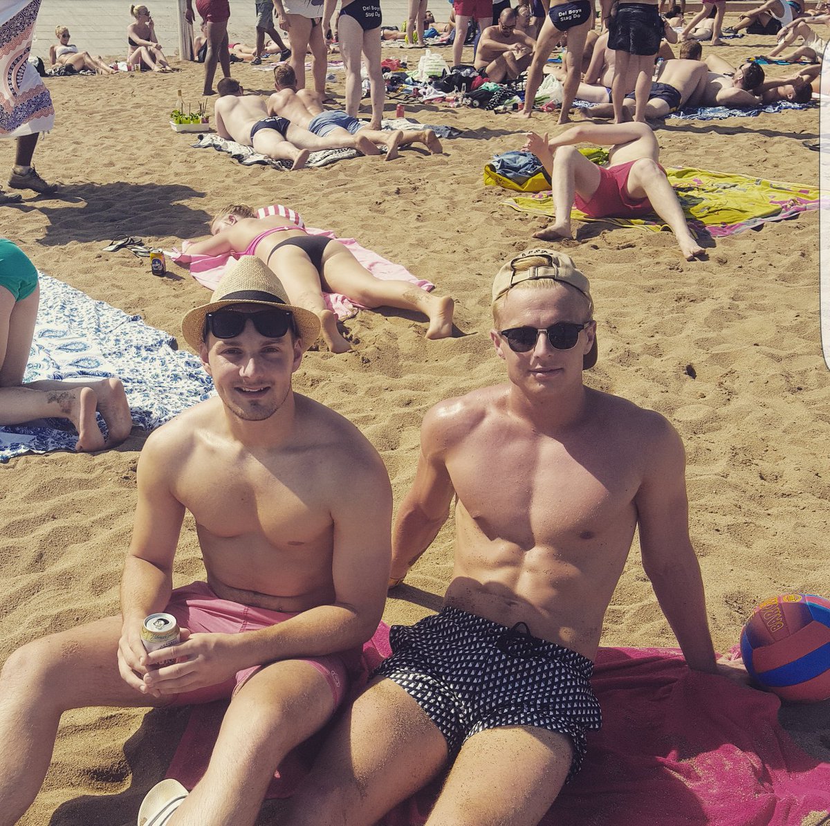 RossSmithh's tweet photo. Summers over 😩.. Not sure if I'm ready to let go.. Not about the winter ✈👀 https://t.co/JGgklbliMS