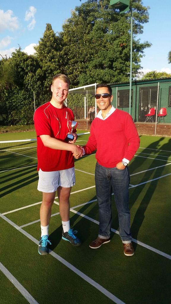 Ricardo doing his best Prince Edward, Duke of Kent impression w Pensford, Kew <a href="/touchtennis/">touchtennis</a> singles Champion Stuart!