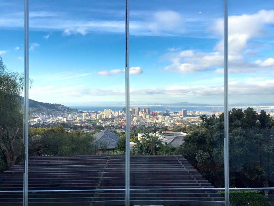 theluxurycouple's tweet photo. A superb start to our evening arrival in Cape Town by settling into the wonderful @MannaBay Hotel on the slopes of Table Mountain https://t.co/V4PrpZueZX